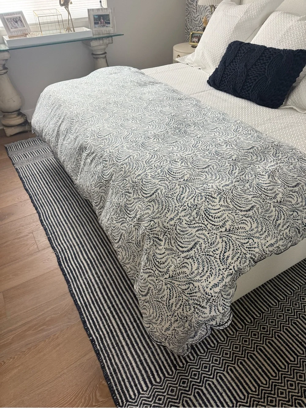 Serena & Lily Navy Priano Queen Duvet Cover with 2 standard priano shams